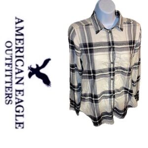 American Eagle Outfitters 🦅 White & Black Plaid Flannel 🤍🖤